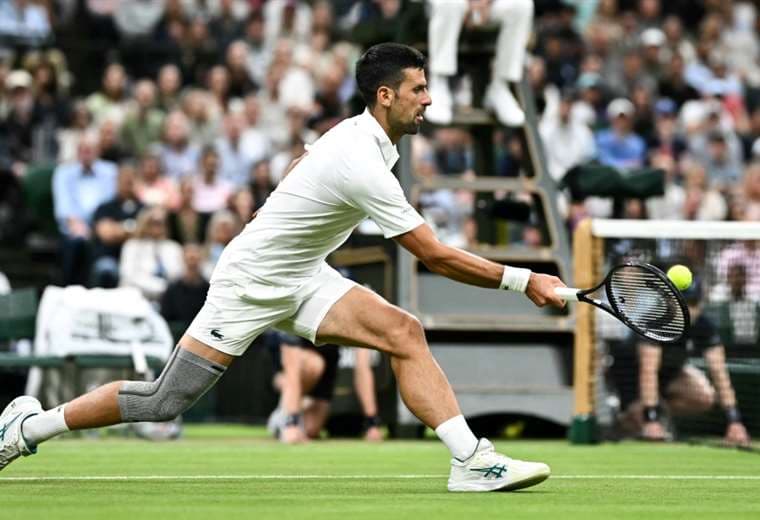 Djokovic avanzó con paso firme a cuartos en Wimbledon; Fritz eliminó a Zverev