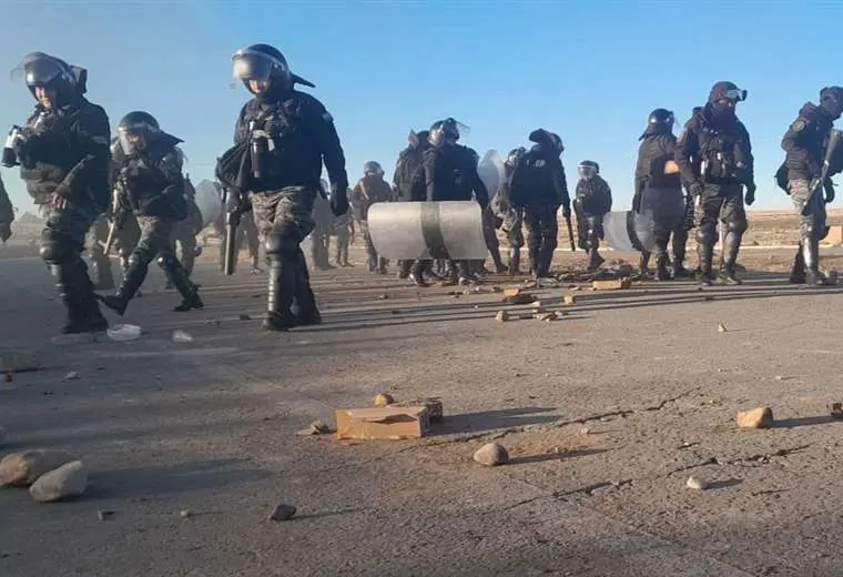 Desbloqueo de Policías. Foto: APG