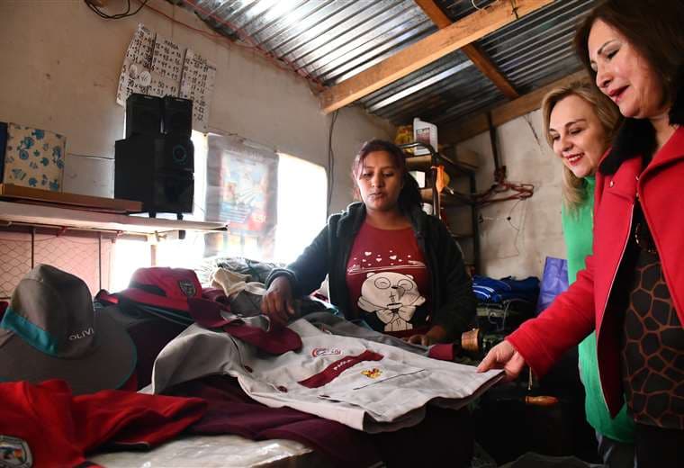 Esmeralda y Wilfredo Condori lograron consolidar un emprendimiento textil de uniformes  