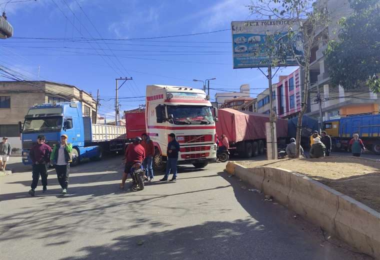 Bloqueos de transportistas en Sucre /Foto: William Zolá