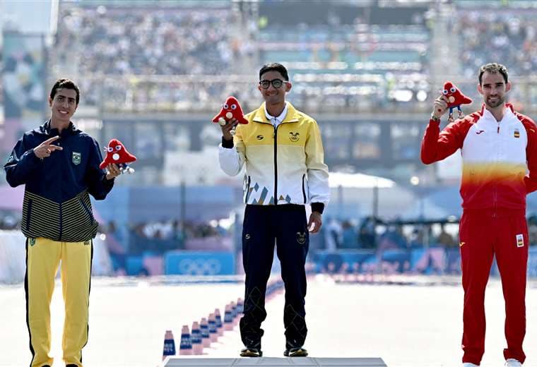 Daniel Pintado en el primer lugar del podio (centro).