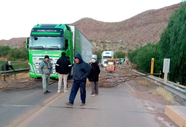 Paro y bloqueo del transporte pesado en la zona sur del país