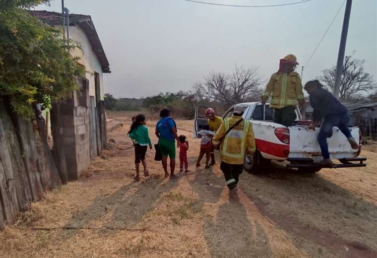 Evacuaron a una familia hacia la comunidad Candelaria, en Roboré