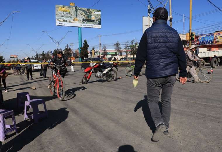 Uno de los puntos de bloqueo en El Alto. Foto: APG