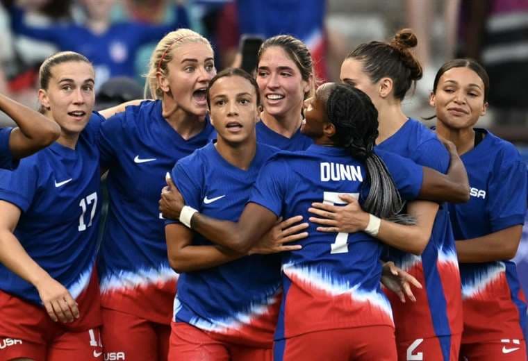 Estados Unidos celebra el único gol del partido que les dio el oro. Foto: AFP