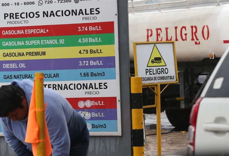 El Gobierno introducirá una nueva gasolina de 100 octanos/Foto: Fuad Landívar