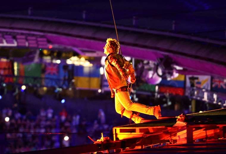 La estrella de Hollywood Tom Cruise actúa en la ceremonia de clausura de París-2024