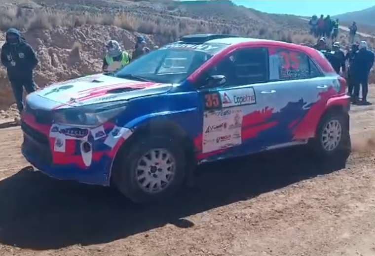 El coche con el que Jhonny Tarqui ganó en Potosí. Foto: Captura de pantalla