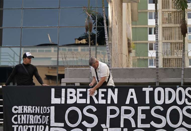 Protesta que exige libertad para los presos políticos detenidos en Venezuela / AFP