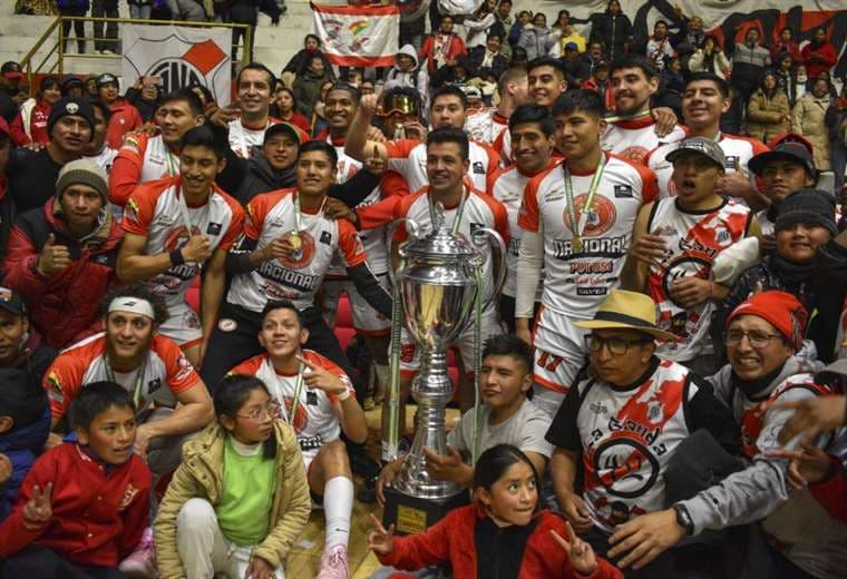 El equipo de Nacional Potosí celebró ruidosamente el título. Foto: APG Noticias