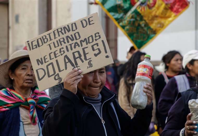 La escasez de dólares es cuestionado por el sector productivo /Foto: APG