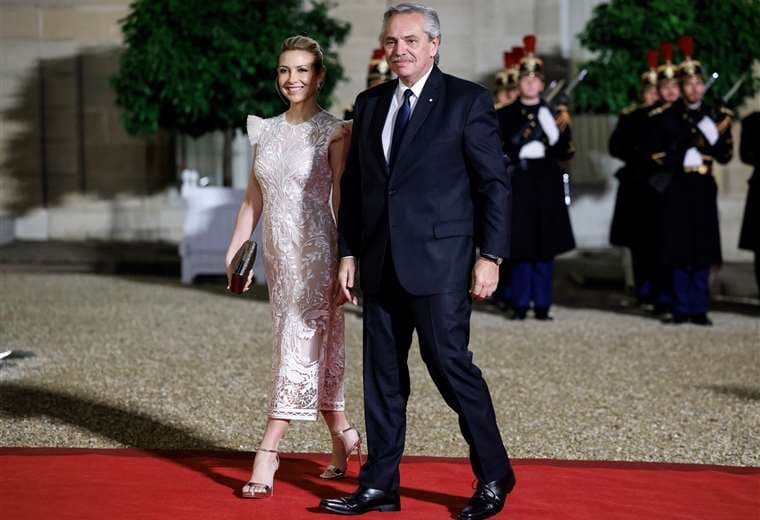 El expresidente de Argentina, Alberto Fernández, junto a Fabiola Yáñez / AFP