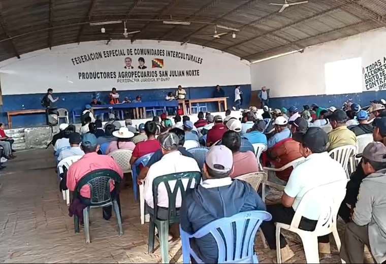 La reunión se llevó a cabo este lunes en San Julián.