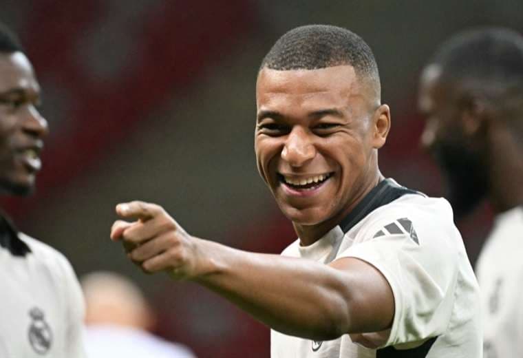 La felicidad de Mbappé tras marcar su primer gol en el equipo merengue. Foto: AFP