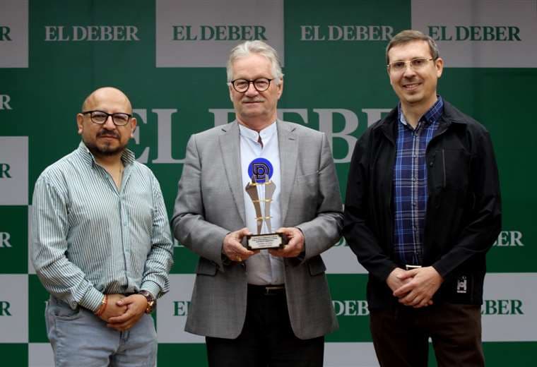 EL DEBER recibe el Premio Democracia como mejor medio de comunicación