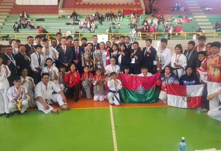 Los mejores del campeonato posaron al final del evento. Foto: Feboka