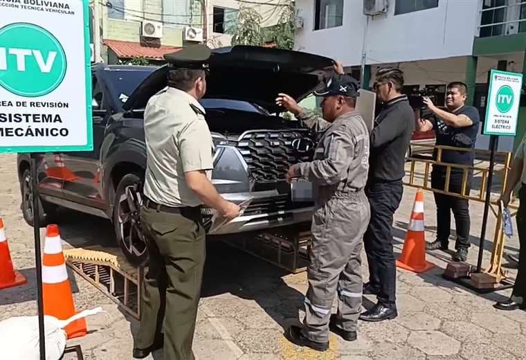 La Policía da inicio a la Inspección Técnica Vehicular (ITV).)