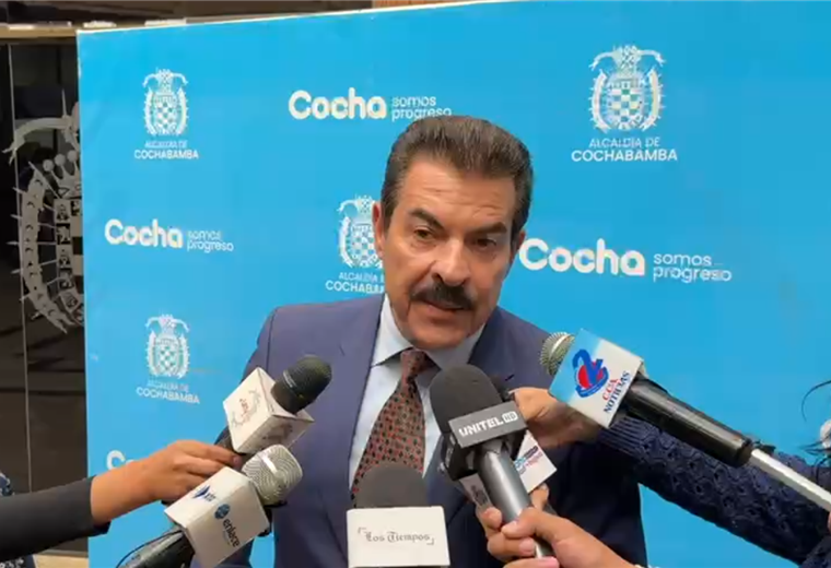 Manfred Reyes Villa, en contacto con los medios en Cochabamba