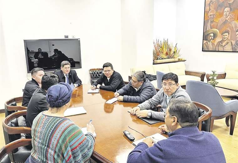 Arce reunido con su comisión interministerial que atiende el conflicto por diésel 