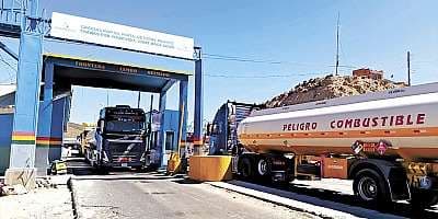 Cisternas llegan desde Arica hasta Senkata/Foto: YPFB