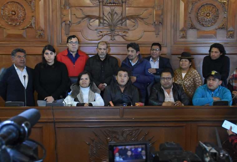 Comisión legislativa completa la lista de postulantes para el TCP con aplazados