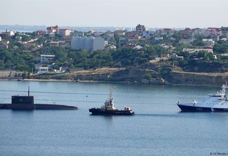 Ucrania hunde un submarino ruso en Crimea