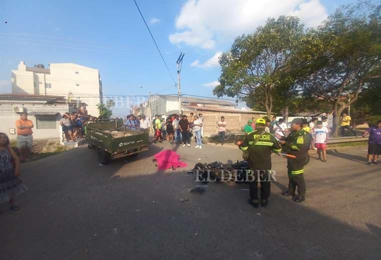 Motociclista pierde la vida tras chocar contra una chata estacionada