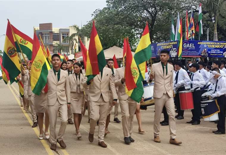 Desfile cívico por el 6 de agosto en Pailón / Foto: Hubert Vaca