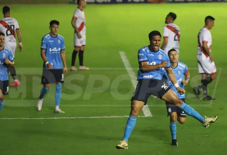 Romero festeja el segundo gol. Foto: Jorge Gutiérrez 