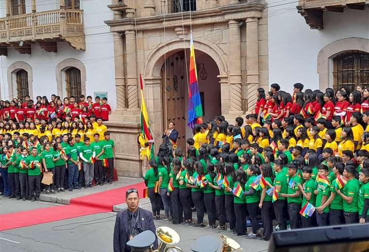 Sucre: Comienzan los actos por las fiestas patrias