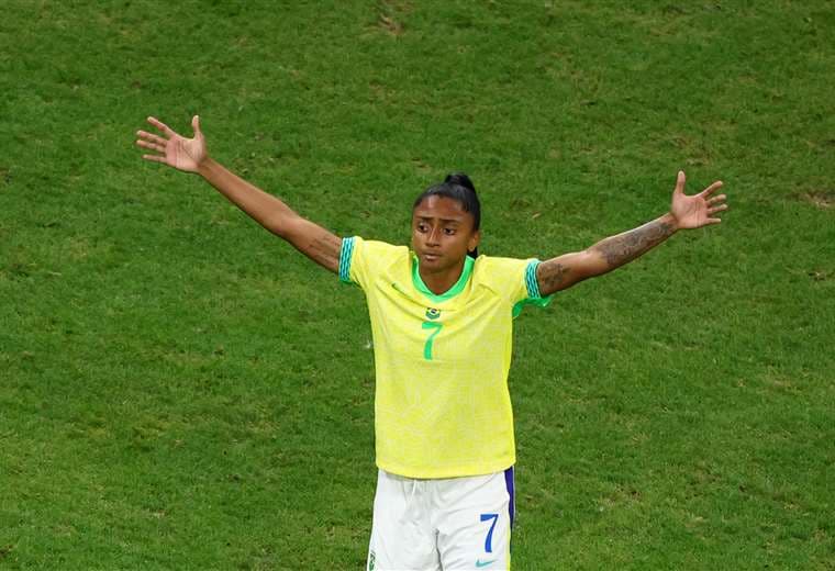 Brasil vence 4-2 a España y luchará con EEUU por el oro del fútbol femenino