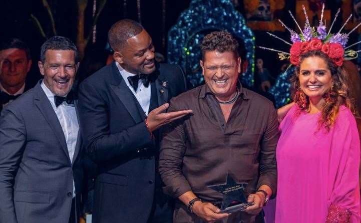 Will Smith y Antonio Banderas se unen a Carlos Vives en una versión especial de “La Gota Fría”