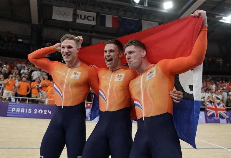 Neerlandeses ganan el oro en velocidad por equipos masculina con nuevo récord del mundo