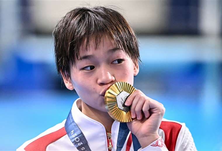 La china Quan logra su segundo oro en clavados desde plataforma en París-2024