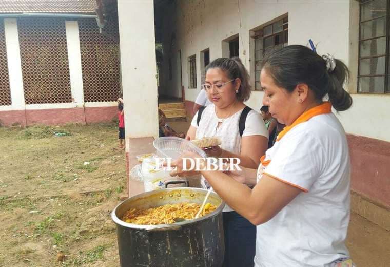 Atienden con ollas comunes a los damnificados