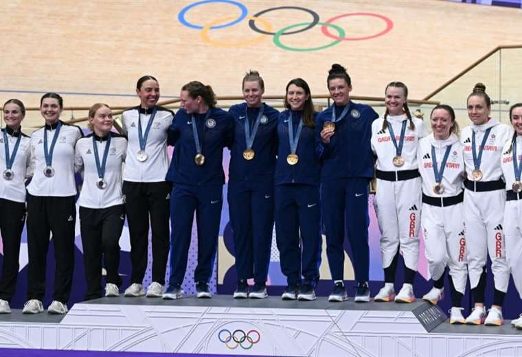 Podio de ciclismo, persecución por equipos femenino, que ganó EEUU. Foto: AFP