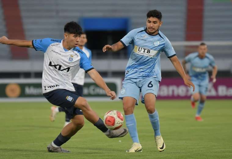 Héctor Suárez (de blanco) acciona ante la marca de Carlos Sejas. Foto: APG