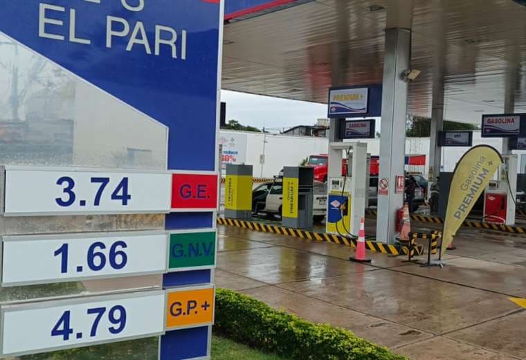 YPFB asegura que gasolina Premium Plus se comercializa en 54 surtidores del país; pero en Santa Cruz es escasa