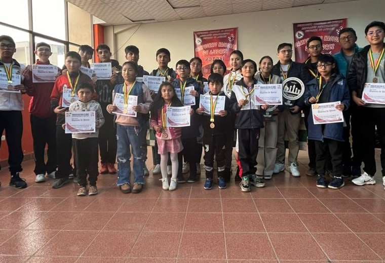 Los mejores ajedrecistas del torneo recibieron medallas y diplomas. Foto: FBA