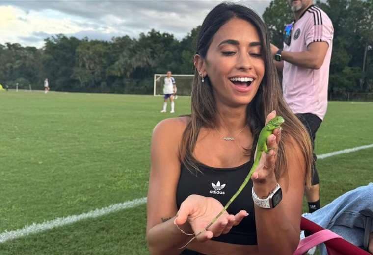 Antonela Roccuzzo fue a ver un partido de Thiago Messi