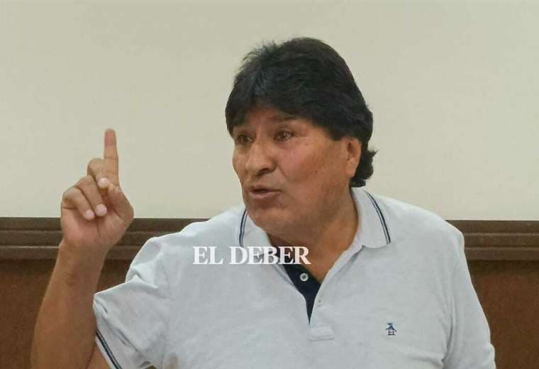 Evo Morales en conferencia de prensa en el hotel Casa Blanca. Foto: Fuad Landívar