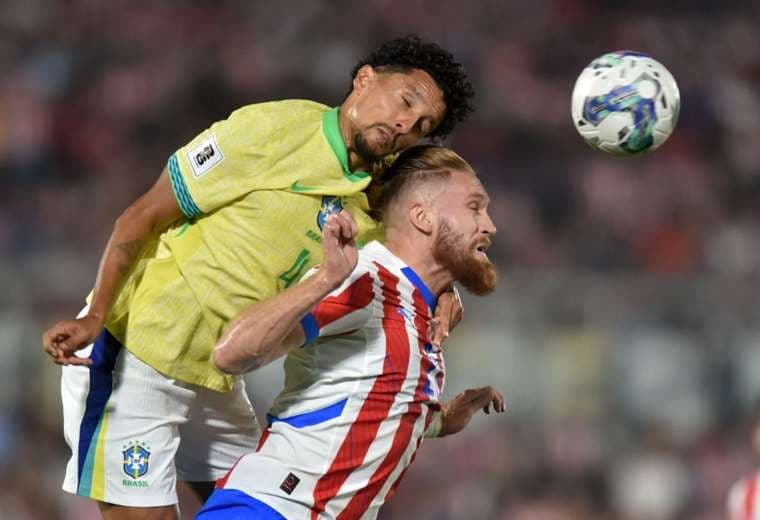 Paraguay superó (1-0) a Brasil y lo volvió a su realidad