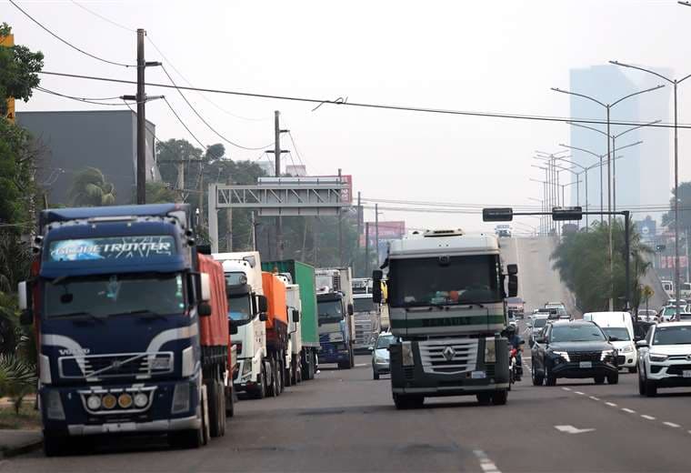 Fila por diésel en Santa Cruz / Foto: Jorge Gutiérrez