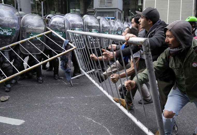 La oposición fracasa en su intento por rechazar el veto de Milei al aumento de las pensiones