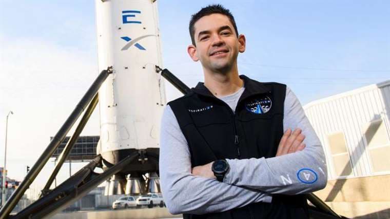 Quién es Jared Isaacman, el multimillonario que realizó la primera caminata espacial privada