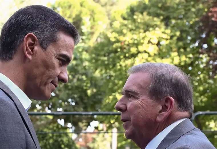 Pedro Sánchez y Edmundo González Urrutia /Foto: AFP