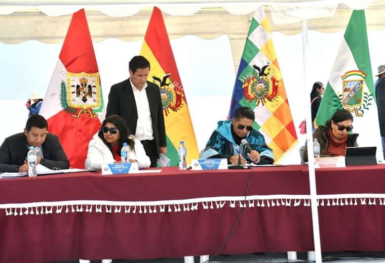 La sesión del Senado en el Salar de Uyuni