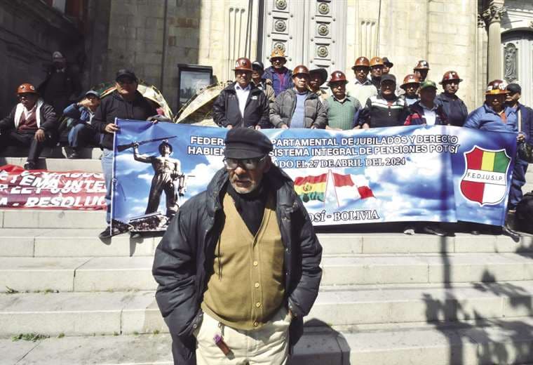 Vigilia de la COB en la Asamblea. Foto: APG