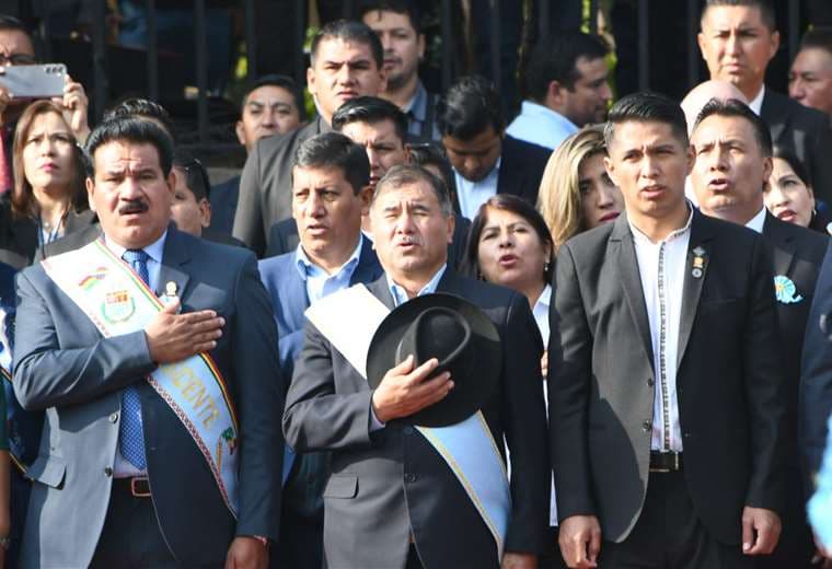 Autoridades que lideraron los actos oficiales. Foto: Gobernación