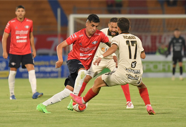 Wilstermann y Universitario de Vinto no pasaron del empate (1-1) y se perjudican 